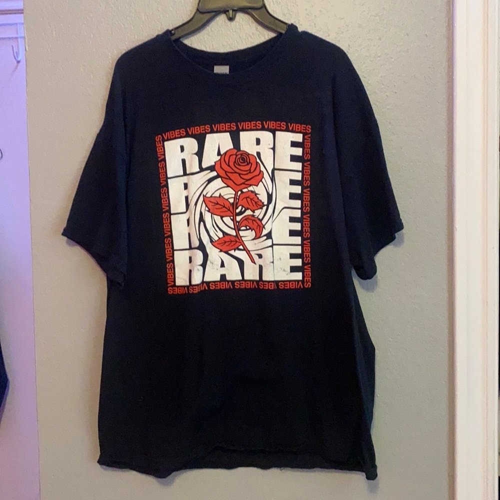 Graphic tee